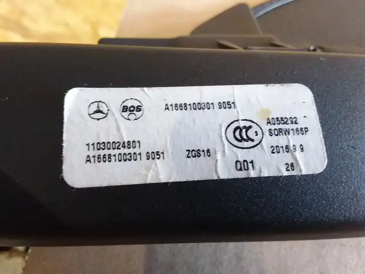 Mercedes-Benz GLE W166/C292 (2015 - 2019) A1668100301 Шторка — фото 2
