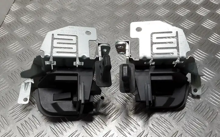 BMW 3 F30 F35 F31 (2012 - 2018) 7268029 Держатель шторки — фото 1