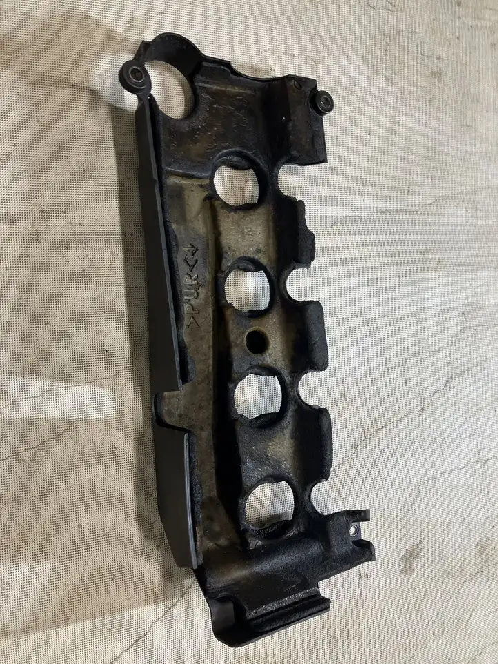 Toyota Land Cruiser (J120) (2002 - 2009) 1120230020 Крышка двигателя декоративная — фото 1