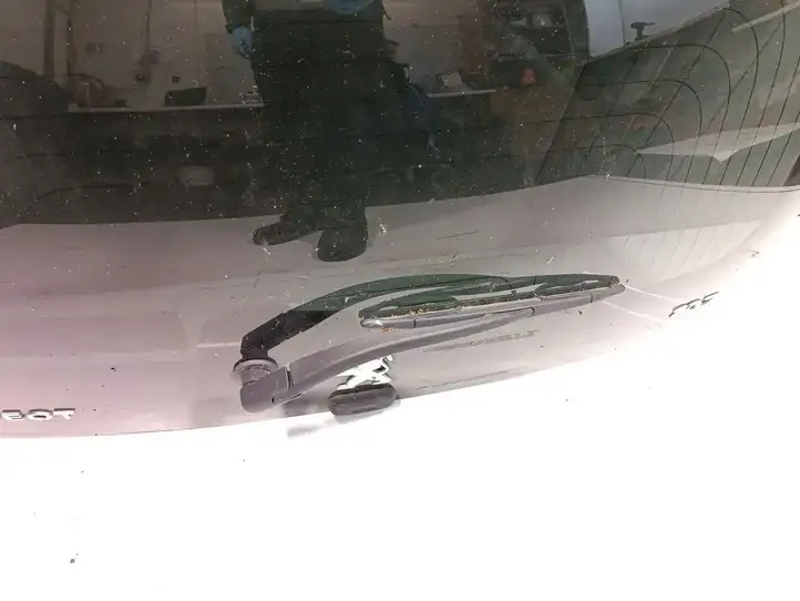 Peugeot 107 (2012 - 2015) Крышка багажника — фото 2