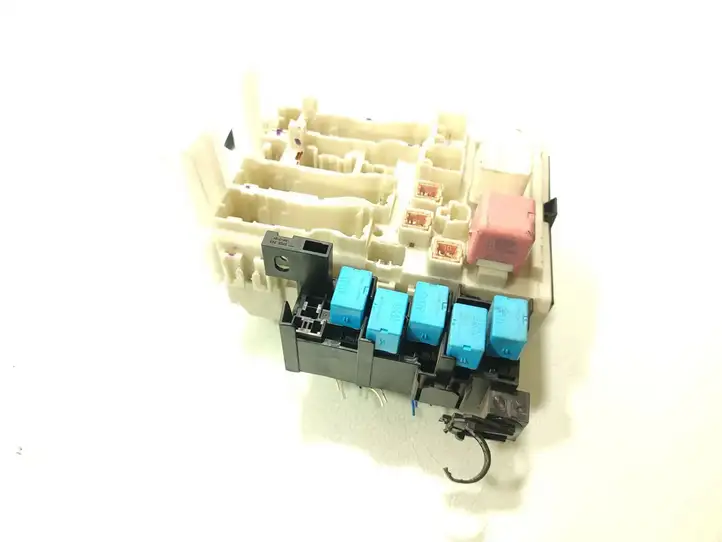 Toyota RAV 4 (XA30) (2006 - 2016) 82730-42020 Блок предохранителей — фото 5