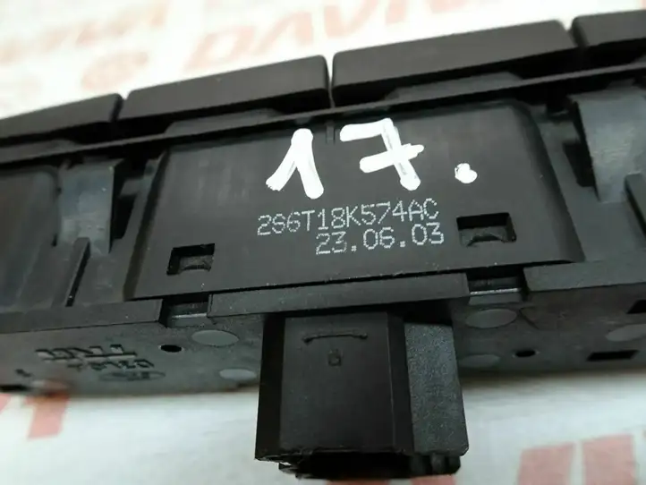 Ford Fiesta (2006 - 2008) 2S6T18K574AC Кнопка обогрева стекла — фото 4