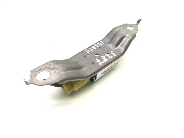 Toyota Prius (XW30) (2009 - 2015) 89834-47020 Датчик удара SRS — фото 3