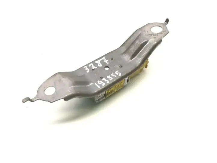 Toyota Prius (XW30) (2009 - 2015) 89834-47020 Датчик удара SRS — фото 4