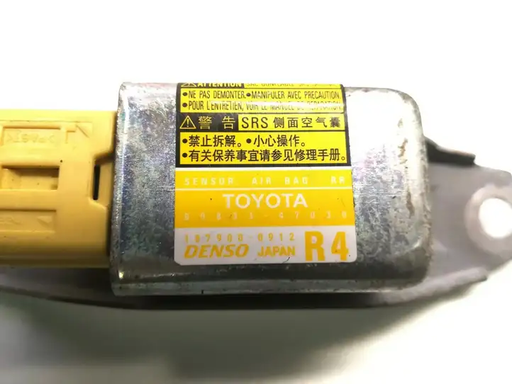 Toyota Prius (XW30) (2009 - 2015) 89833-47030 Датчик удара SRS — фото 5