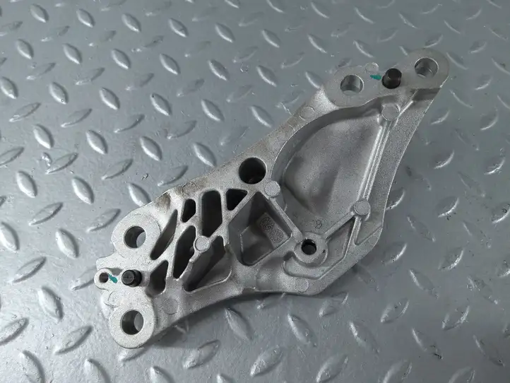 Citroen C4 (2016 - )  9824184280 Кронштейн крепления коробки передач