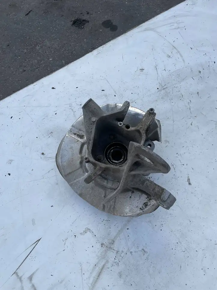 BMW 5 GT F07   6797308 Задний поворотный кулак (ступица, цапфа)