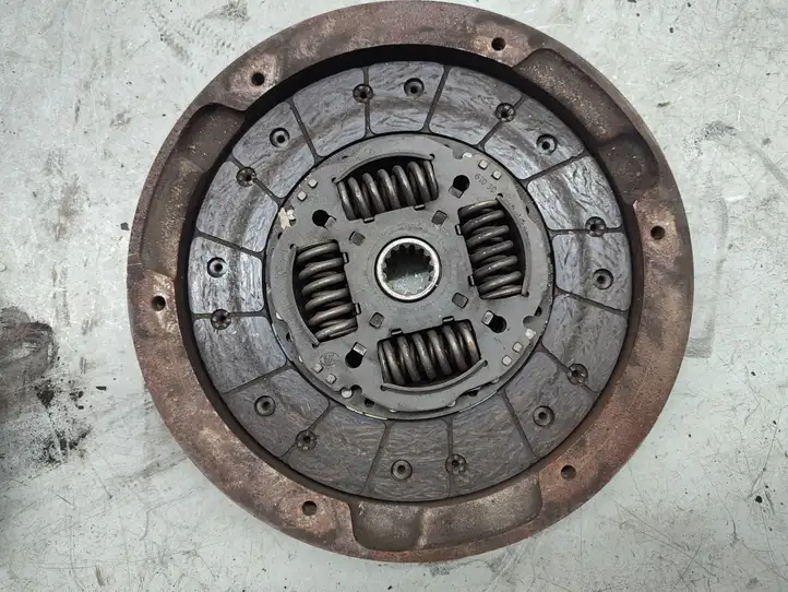 Opel Zafira (1999 - 2003)  90502914 Маховик