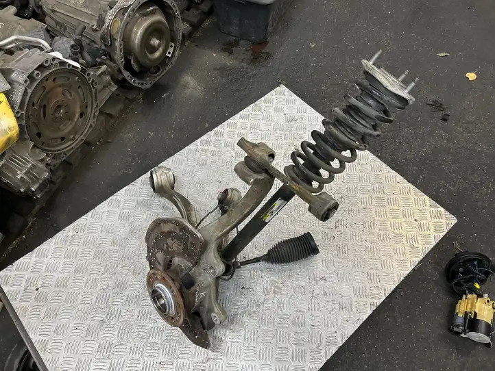 Mercedes-Benz E W213 (2016 - )  A2133200613 Комплект передней подвески