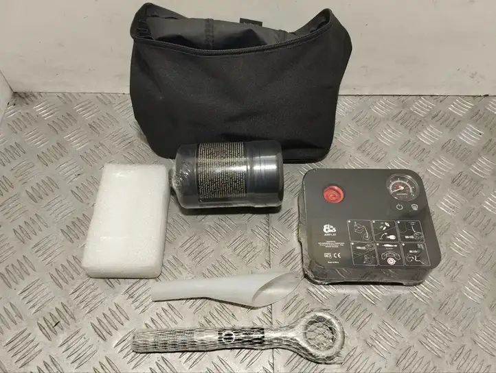 Aston Martin DB11    Ящик для вещей в багажник