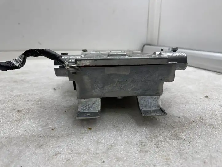 Tesla Model S   103302010D Блок управления двигателем ECU