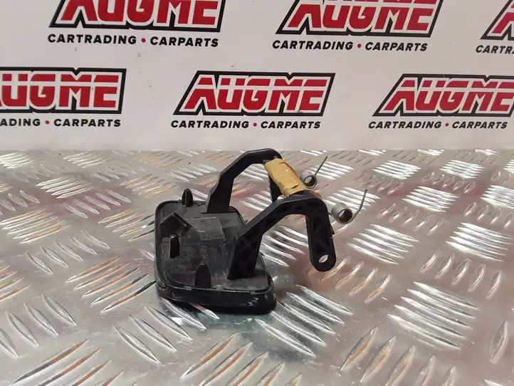 Audi A4   8K0955276A Крышка форсунки омывателя фары