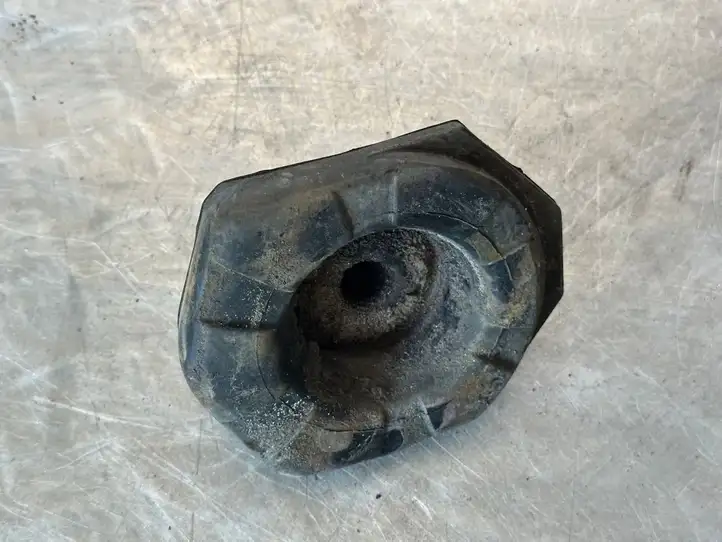 Renault Kadjar (2015 - 2018)  550324EA0A Резиновая опора пружины