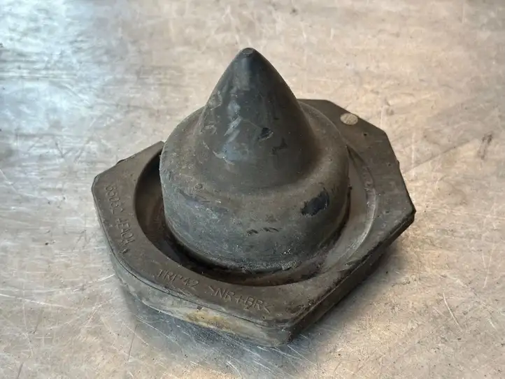 Renault Kadjar (2015 - 2018)  550324EA0A Резиновая опора пружины