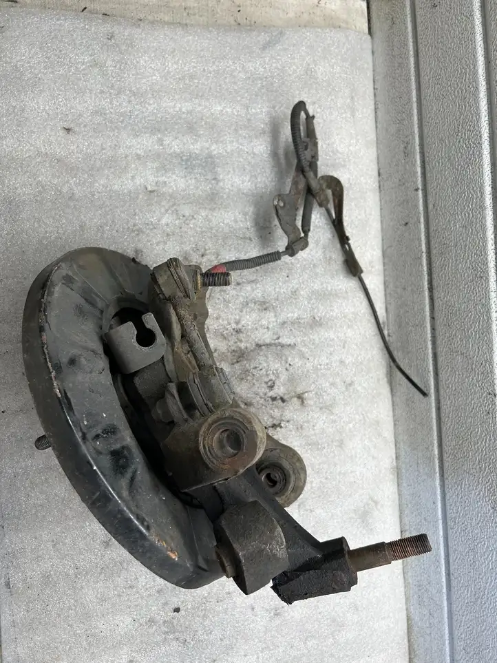 Hyundai Santa Fe (2005 - 2009)   Задний поворотный кулак (ступица, цапфа)