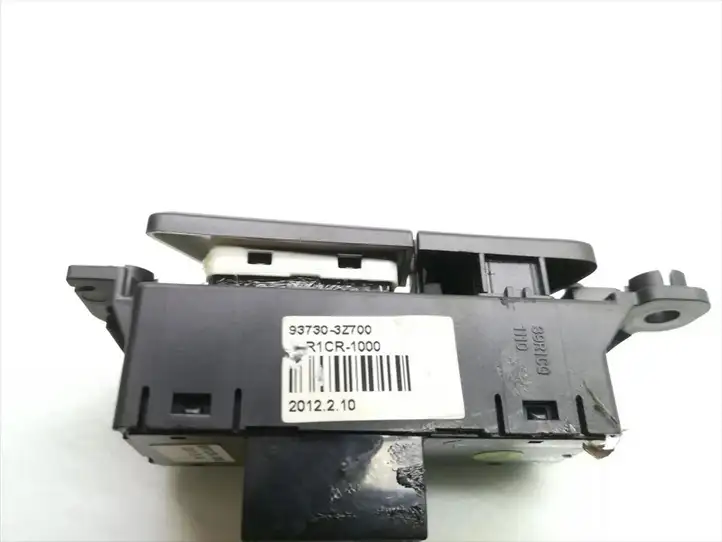 Hyundai i40 (2011 - ) 93730-3Z700 Включатель обогрева — фото 5
