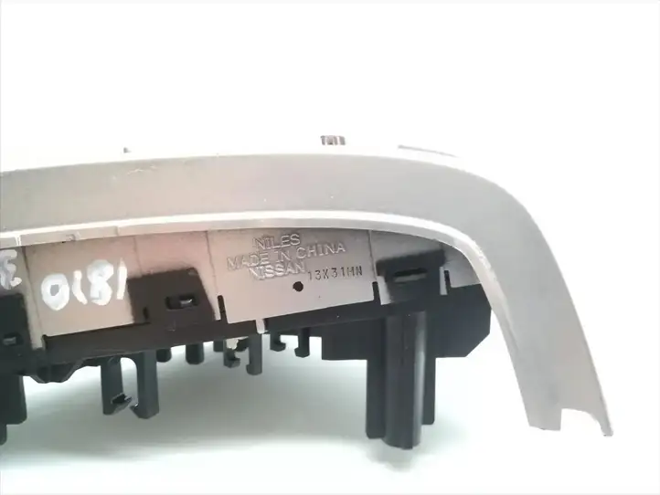 Nissan Note (E12) (2014 - 2018) 13X31MN Кнопки на рулевом колесе — фото 5