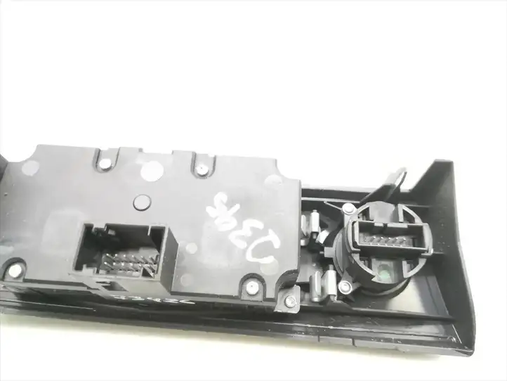 BMW 5 E60 E61 (2004 - 2010) 6988554 Включатель фонарей — фото 3