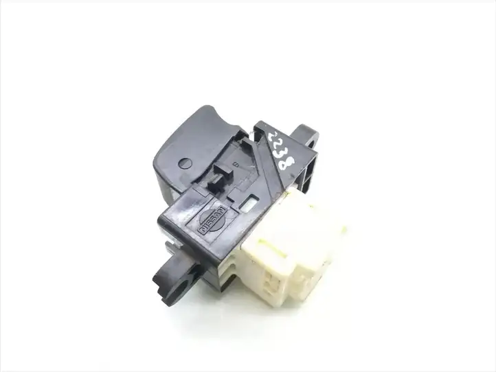 Nissan X-Trail T30 (2001 - 2007) 3Y18Z Блок кнопок стеклоподъемников — фото 2