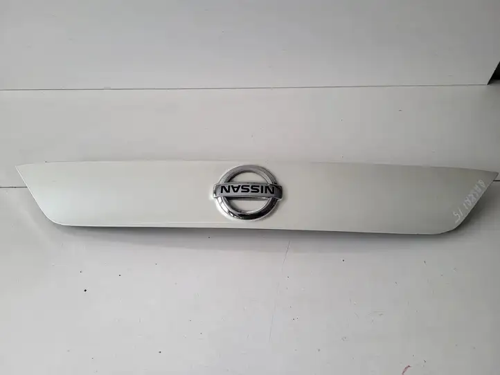 Nissan Qashqai (2013 - 2017) Подсветка номера — фото 1