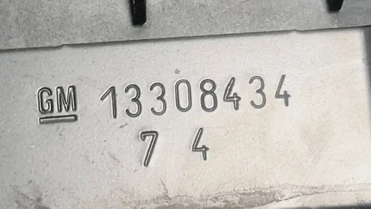 Opel Astra J (2012 - 2015) 13354420 Площадка аккумулятора — фото 3