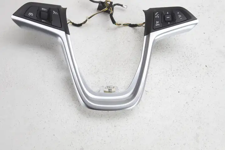 Opel Astra J (2009 - 2012) 13352971 Кнопки на рулевом колесе — фото 8