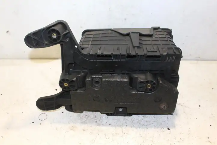 Volkswagen Tiguan (2011 - 2016) 1K0915333H Ящик аккумулятора — фото 3