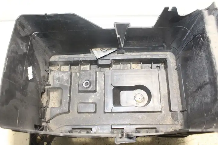Volkswagen Tiguan (2011 - 2016) 1K0915333H Ящик аккумулятора — фото 6
