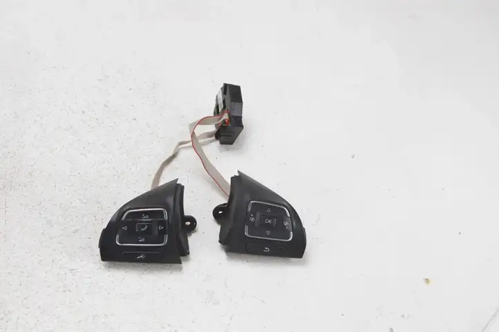 Volkswagen Tiguan (2011 - 2016) 5C0959538B Кнопки на рулевом колесе — фото 1