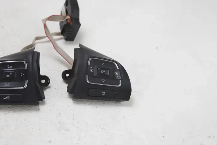 Volkswagen Tiguan (2011 - 2016) 5C0959538B Кнопки на рулевом колесе — фото 4