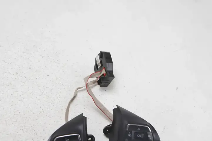Volkswagen Tiguan (2011 - 2016) 5C0959538B Кнопки на рулевом колесе — фото 5