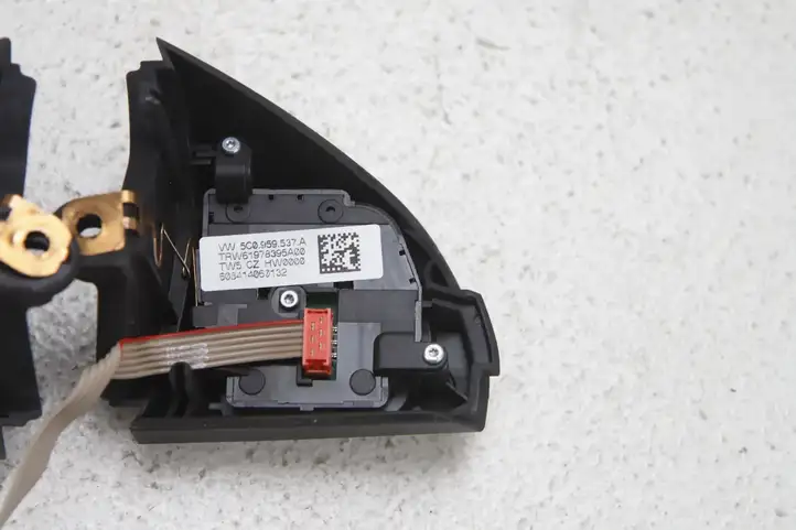 Volkswagen Tiguan (2011 - 2016) 5C0959538B Кнопки на рулевом колесе — фото 10