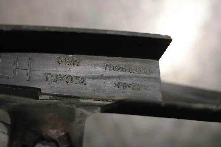 Toyota Auris E180 (2012 - 2018) 7662502340 Задний брызговик — фото 10
