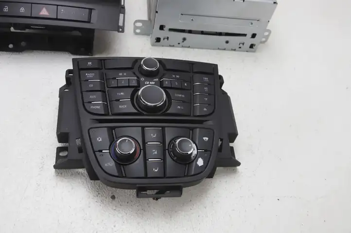 Opel Astra J (2009 - 2012) 13334053 Магнитола / мультимедийная система — фото 6