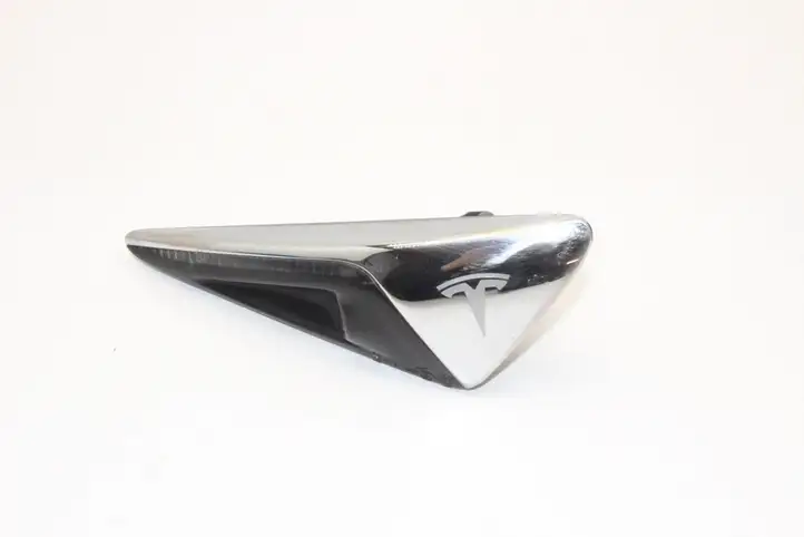 Tesla Model S (2016 - 2021) 103434520B Боковая камера в крыле — фото 2