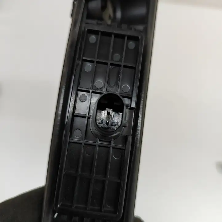 Tesla Model 3 (2017 - 2023) 110548600E Кнопка закрытия багажника — фото 5