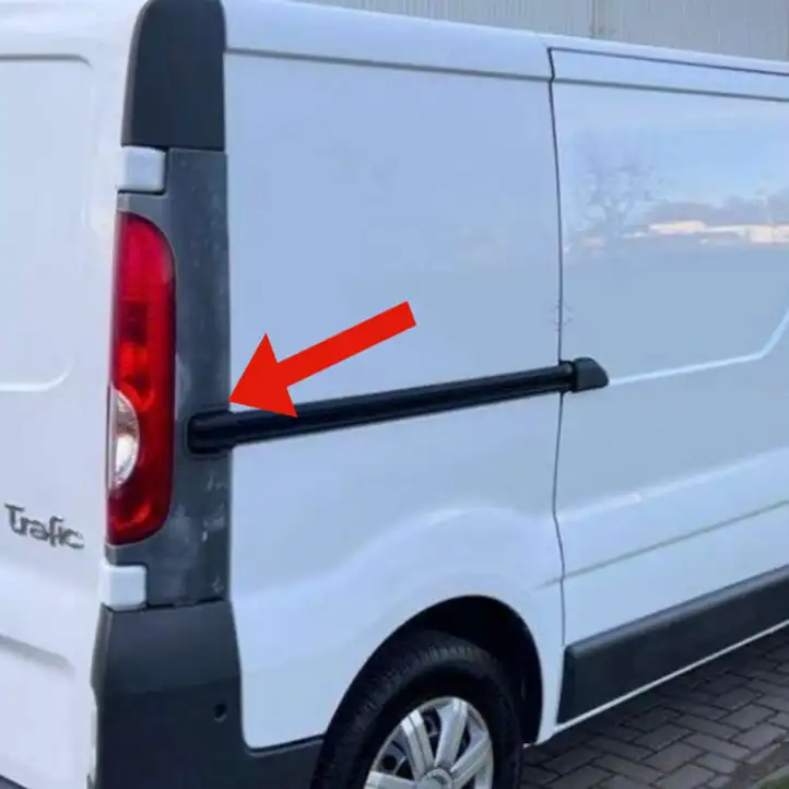 Renault Trafic II (X83) (2002 - 2014) Отделка нижней направляющей раздвижной двери — фото 1