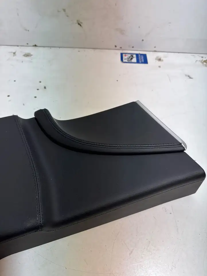Tesla Model S (2012 - 2016) 100890502B Обшивка стойки A — фото 2
