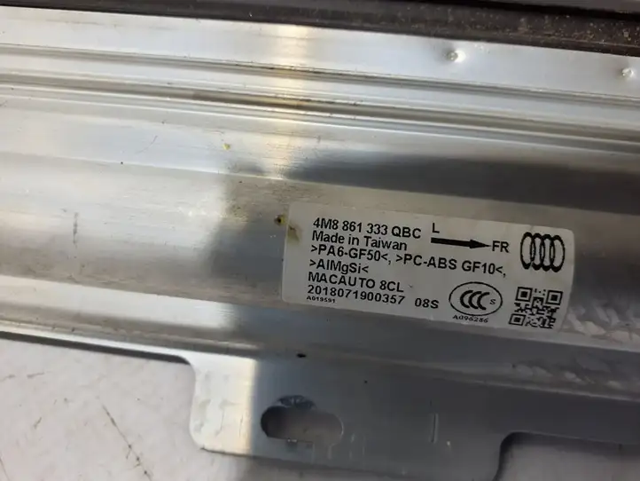 Audi Q8 (2018 - ) 4M8861333 Солнцезащитная шторка задней двери — фото 2