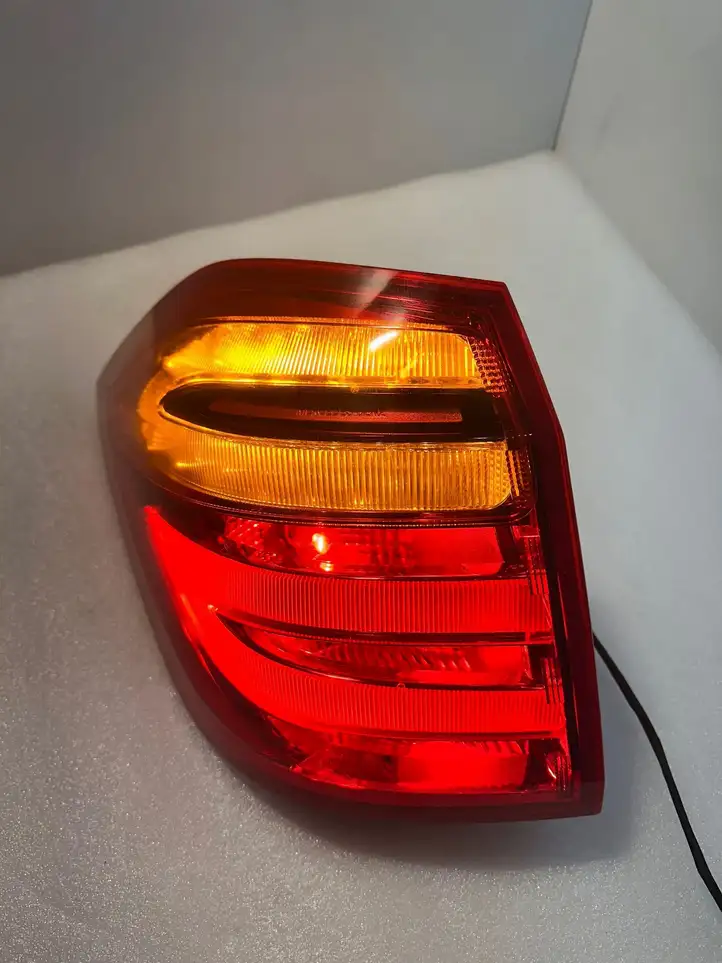 Mercedes-Benz GL X166 (2013 - 2019) A1669067301 Задний фонарь в кузове — фото 2
