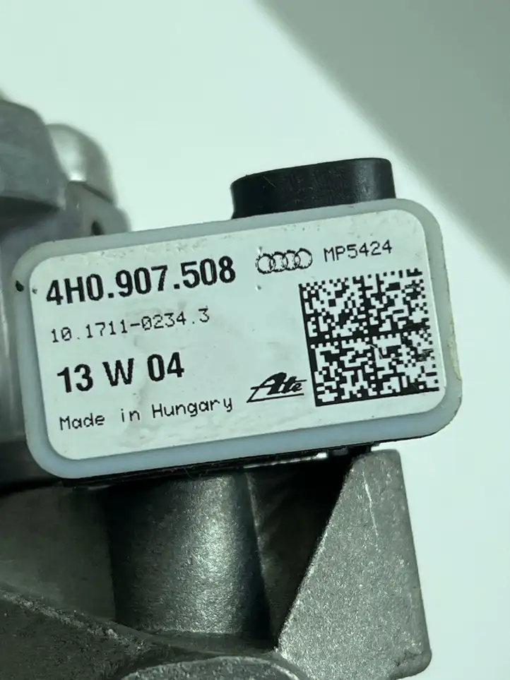 Audi A8 S8 D4 4H (2013 - 2017) 4H0907508 Опора двигателя — фото 4