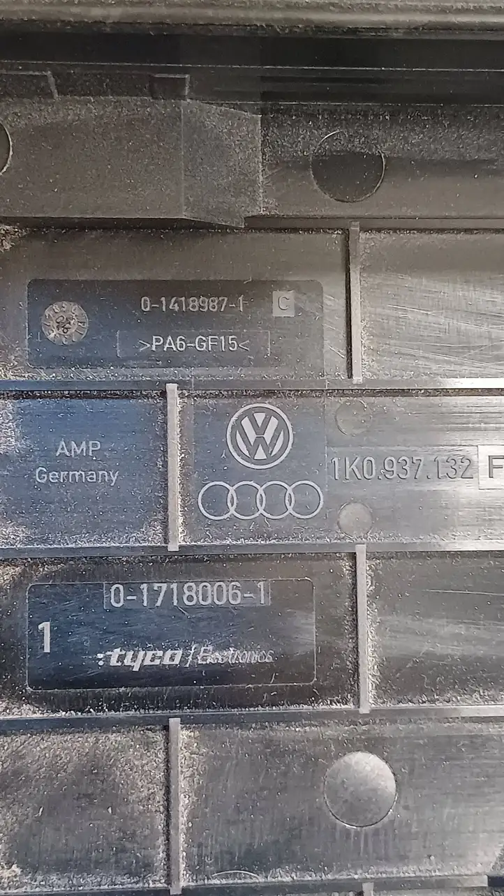 Volkswagen PASSAT B7 USA (2012 - 2016) 1K0937132F Крышка ящика предохранителей — фото 3