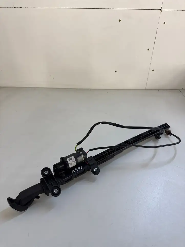 BMW 4 F32 F33 (2013 - 2017) RH983397 Электродвигатель регулировки ремня безопасности — фото 4