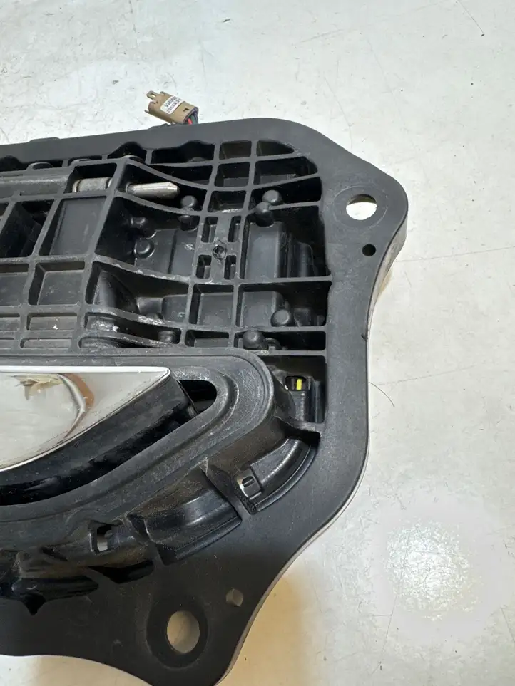Tesla Model S (2012 - 2016) 100737300H Наружная ручка двери — фото 3