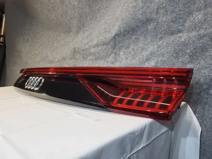 Audi Q8 (2018 - ) 4M8945095Q Задний фонарь в крышке багажника — фото 18