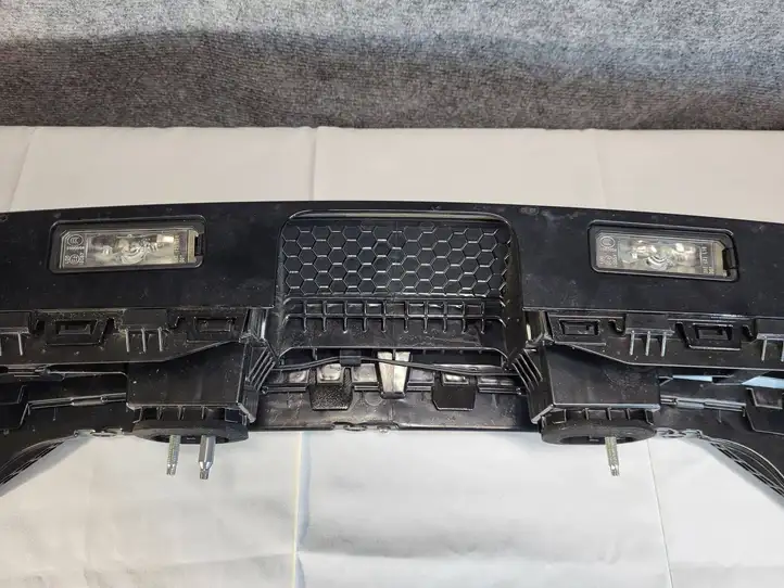 Audi Q8 (2018 - ) 4M8945095Q Задний фонарь в крышке багажника — фото 21