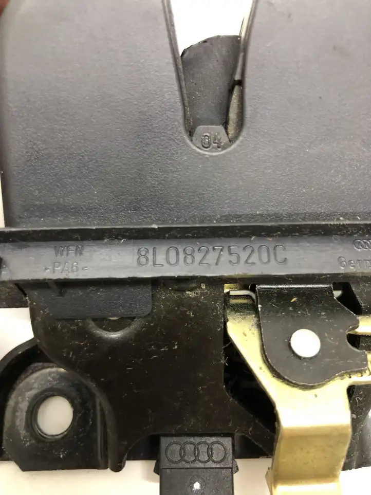 Audi A3/S3 8L (2000 - 2003) 8L0827520C Замок крышки багажника — фото 3