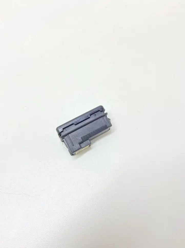 BMW 7 E65 E66 (2001 - 2008) 8375580 Кнопка закрытия крышки багажника — фото 3
