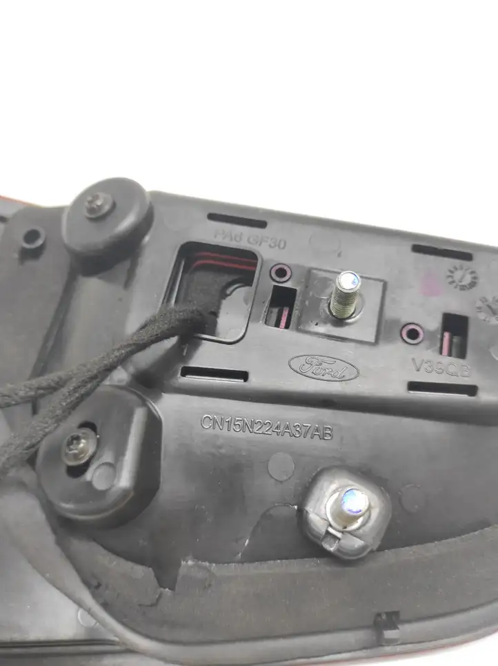 Ford Ecosport (2013 - 2018) CN15N224A37AB Задний фонарь в крышке багажника — фото 4