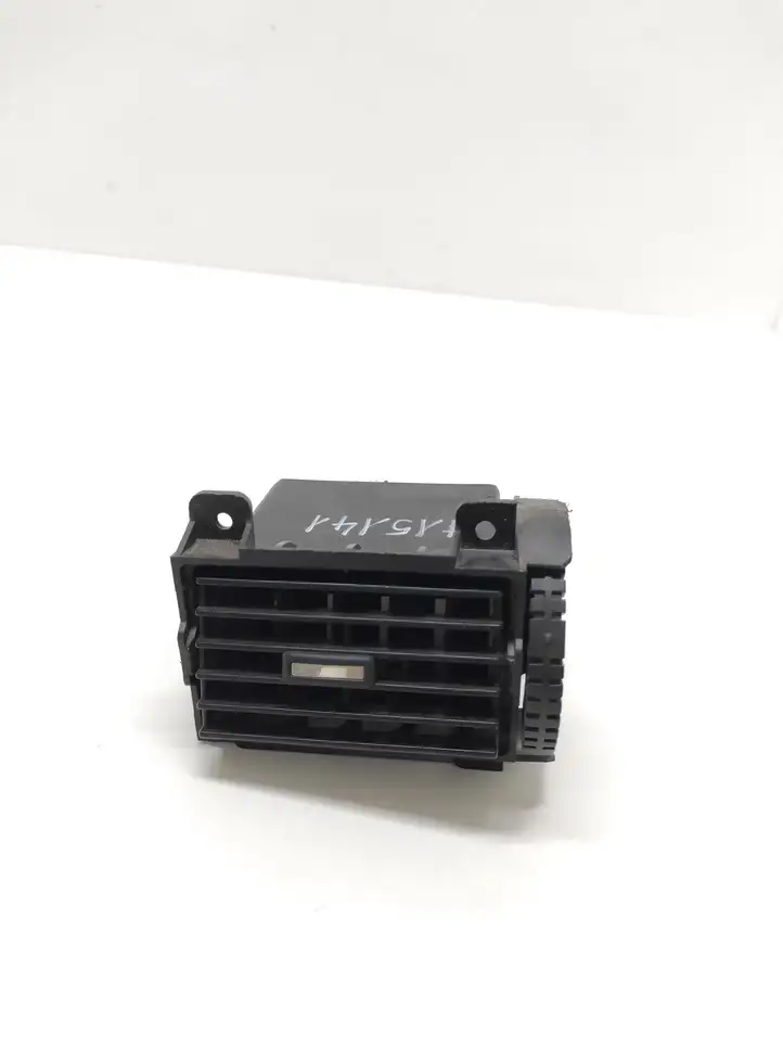 Nissan X-Trail T30 (2001 - 2007) 687608H300 Боковой воздушный дефлектор — фото 1